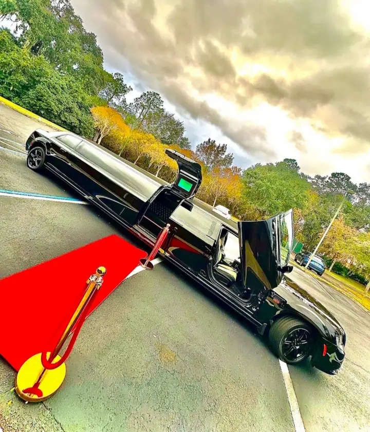 2018 Chrysler 300 Limousine