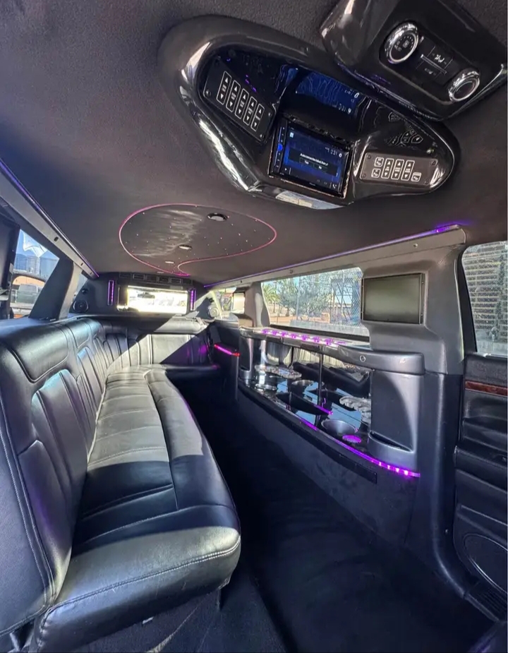 2014 Lincoln MKT Limousine