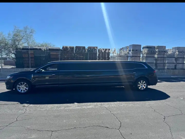 2014 Lincoln MKT Limousine