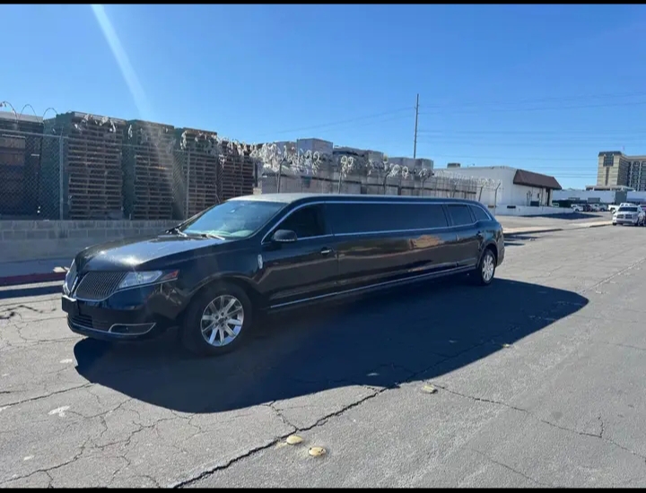 2014 Lincoln MKT Limousine