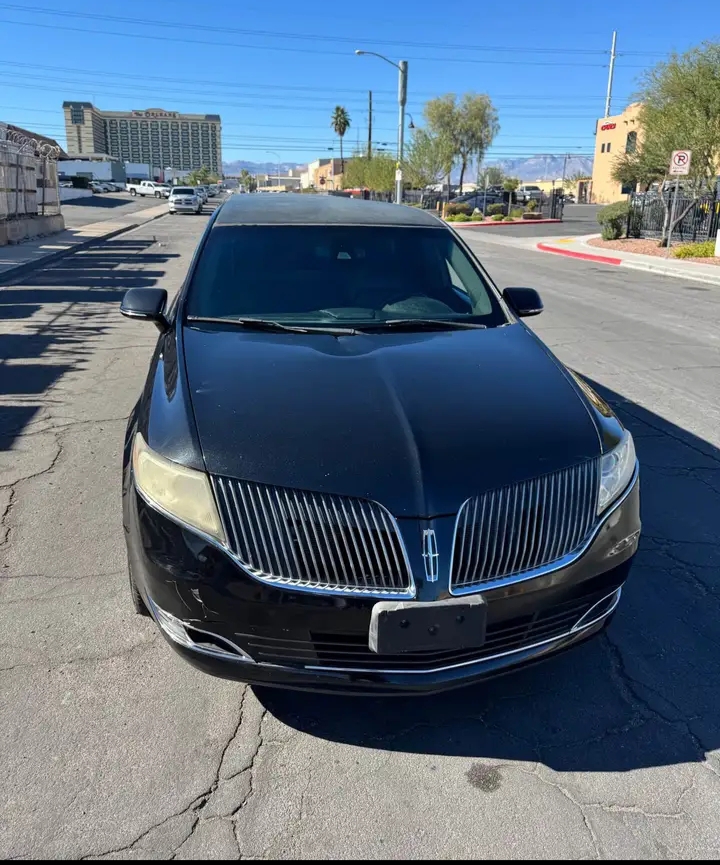 2014 Lincoln MKT Limousine