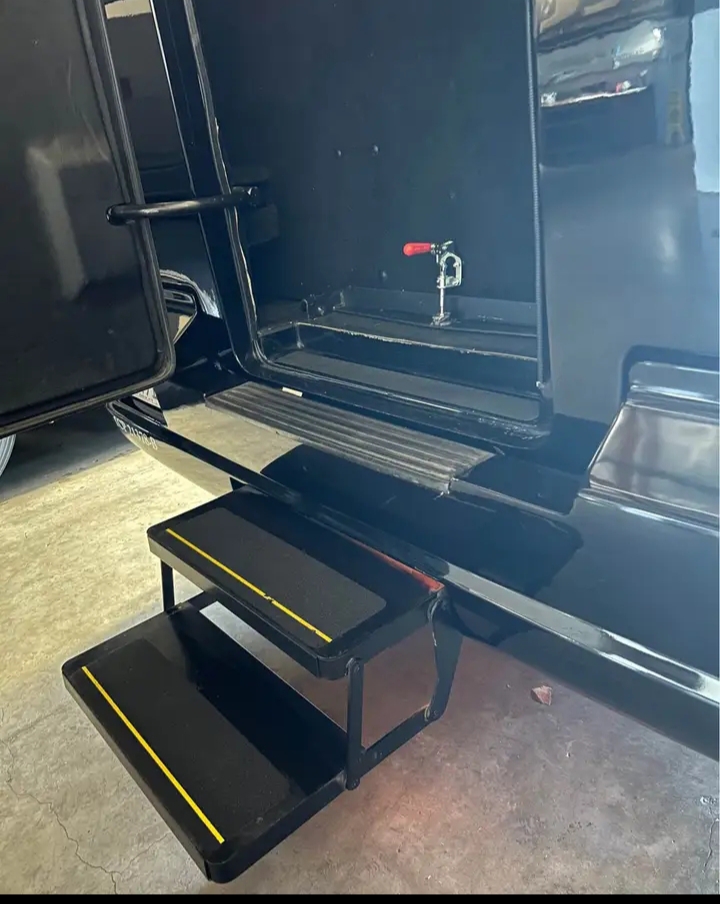 2015 Ford F-550 Shuttle Bus