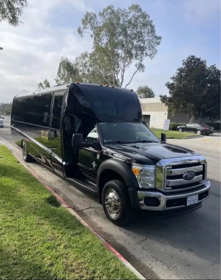 2015 Ford F-550 Shuttle Bus