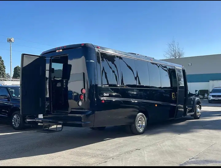 2015 Ford F-550 Shuttle Bus