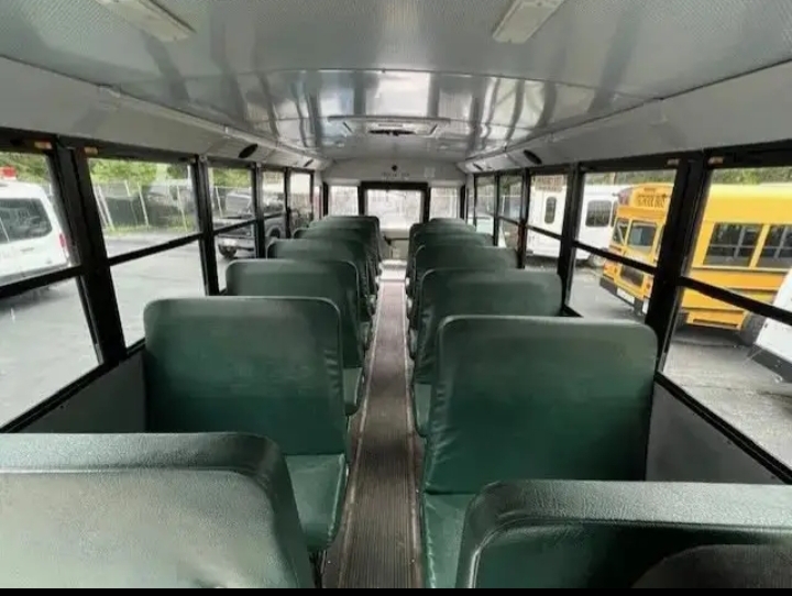 2011 Freightliner SAF-T-LINER Shuttle Bus