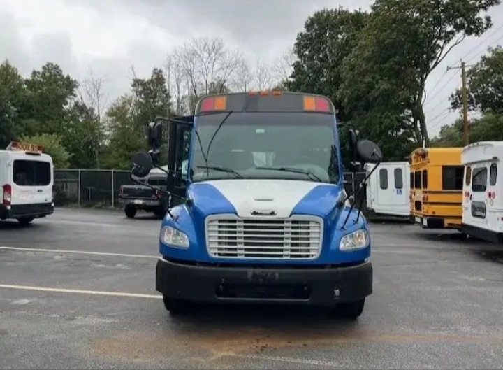 2011 Freightliner SAF-T-LINER Shuttle Bus