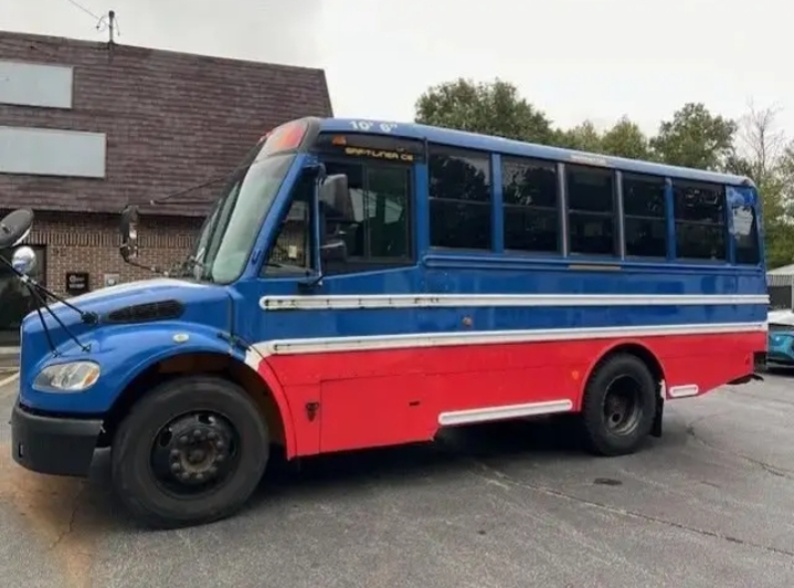 2011 Freightliner SAF-T-LINER Shuttle Bus