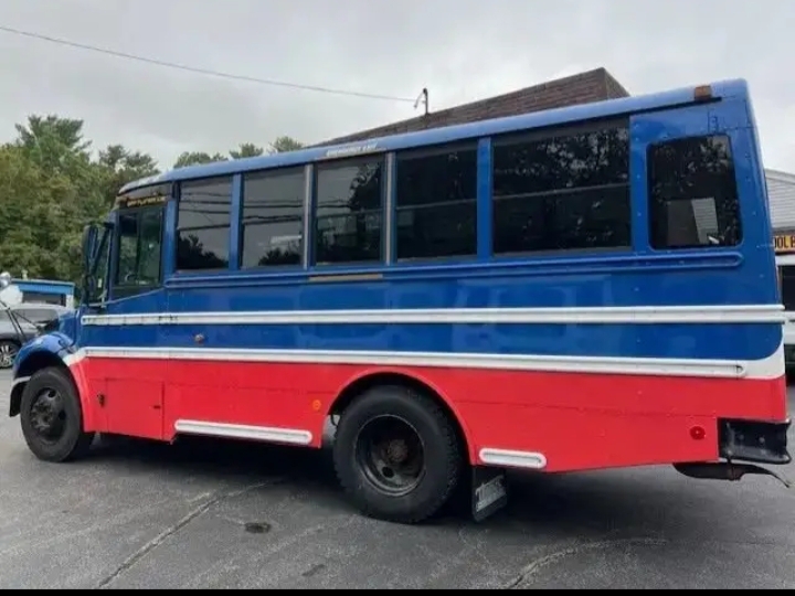 2011 Freightliner SAF-T-LINER Shuttle Bus
