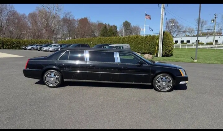 2011 Cadillac DTS Limousine