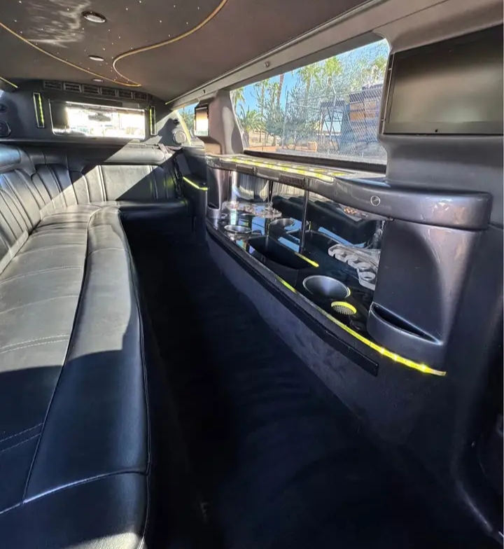 2014 Lincoln MKT Limousine