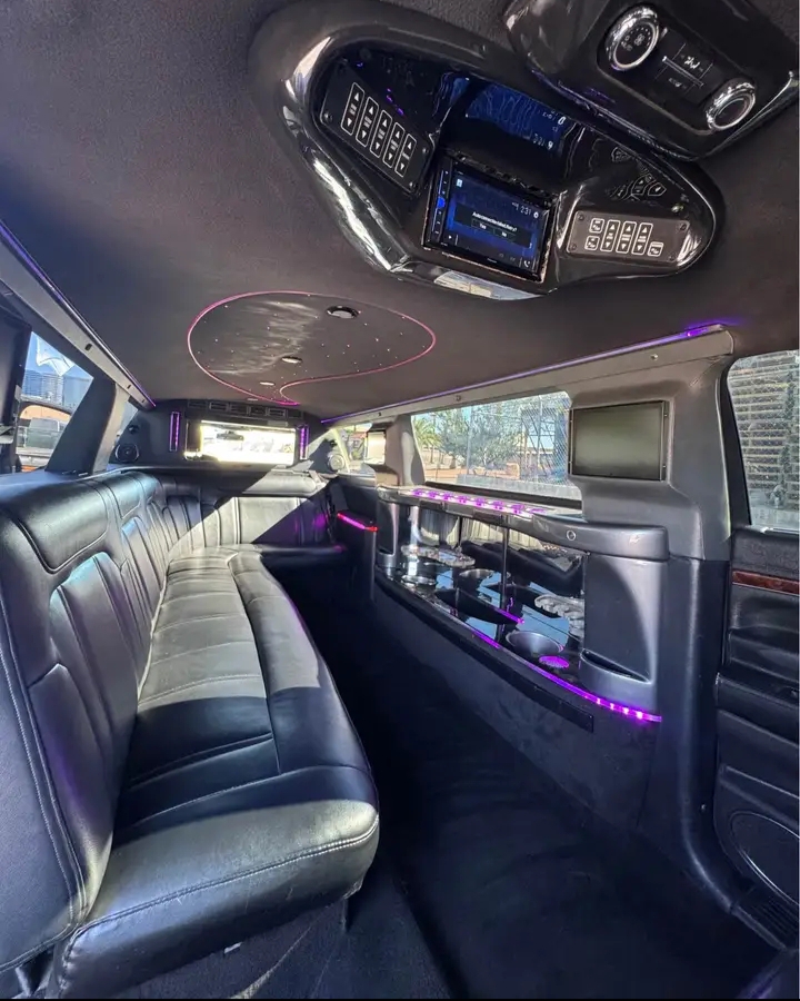 2014 Lincoln MKT Limousine