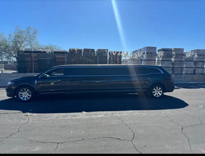 2014 Lincoln MKT Limousine