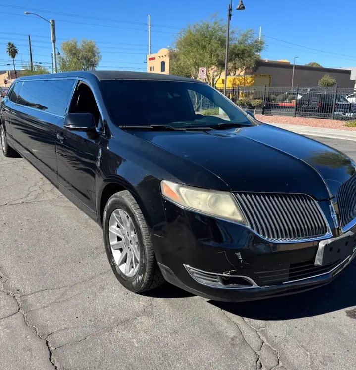 2014 Lincoln MKT Limousine