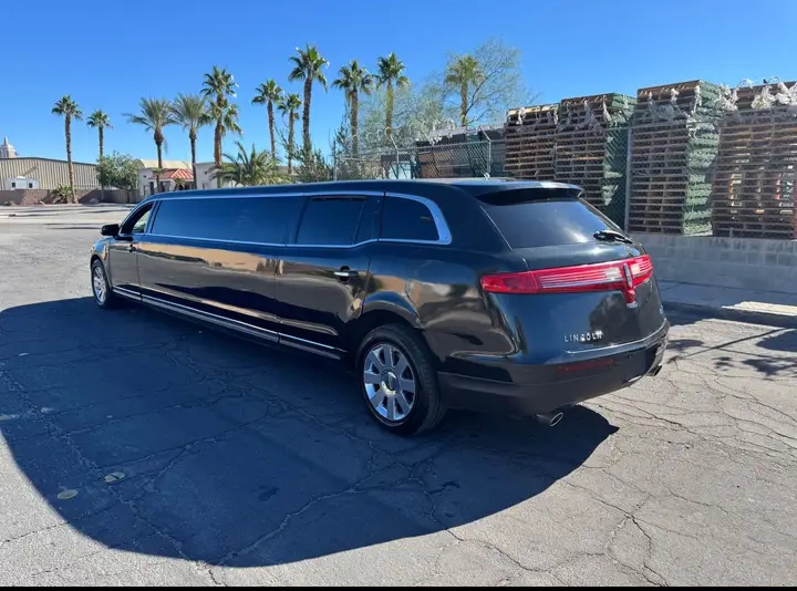 2014 Lincoln MKT Limousine