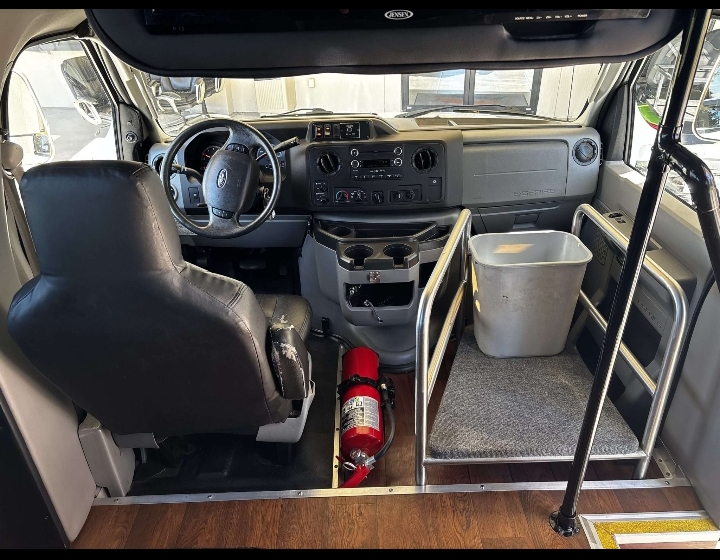 2020 Ford E-450 Shuttle Bus