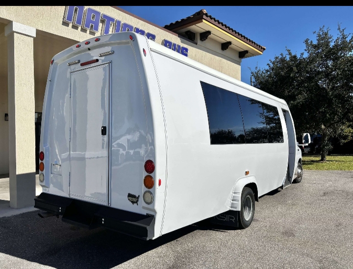 2020 Ford E-450 Shuttle Bus