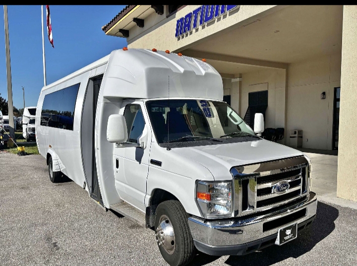 2020 Ford E-450 Shuttle Bus