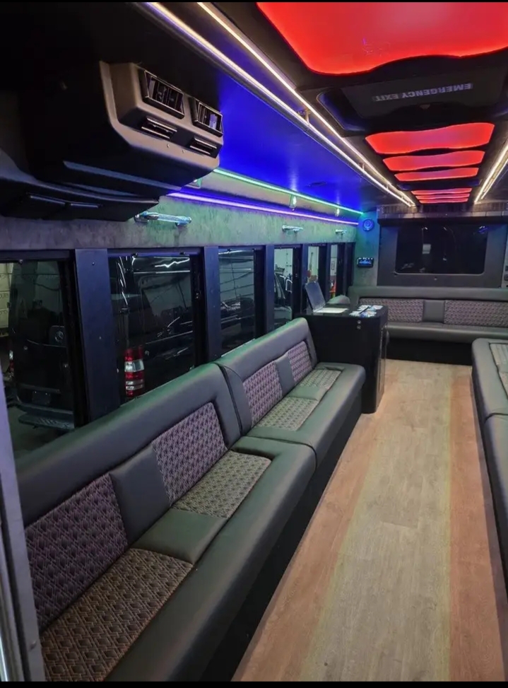2013 IC International Limo Bus
