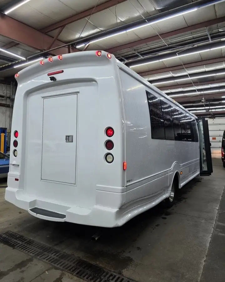 2015 Ford F-550 Limo Bus