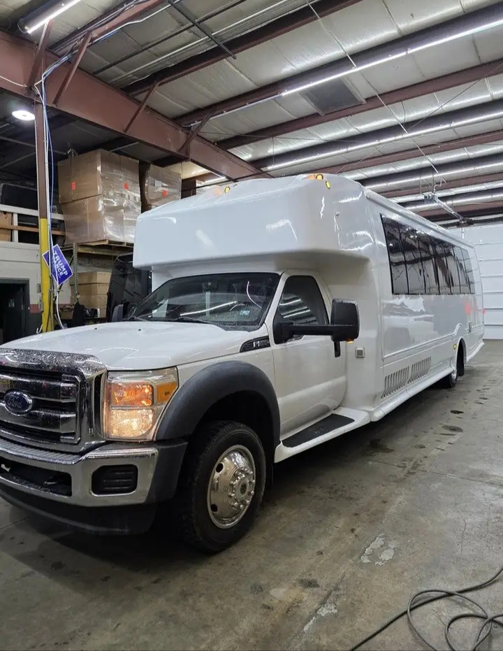 2015 Ford F-550 Limo Bus