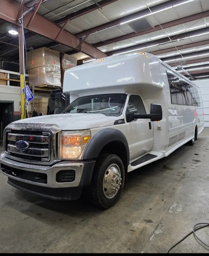 2015 Ford F-550 Limo Bus