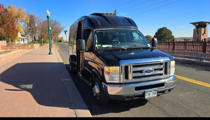 2011 Ford E-350 Shuttle Bus