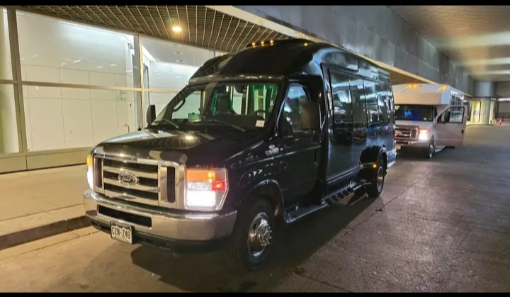 2011 Ford E-350 Shuttle Bus