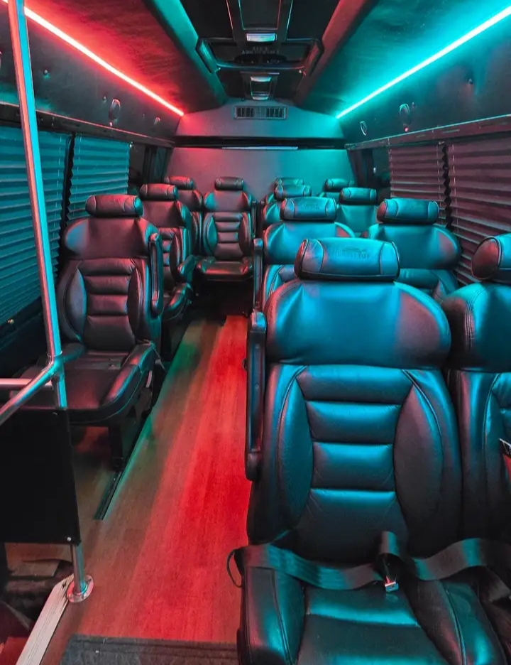 2011 Ford E-350 Shuttle Bus