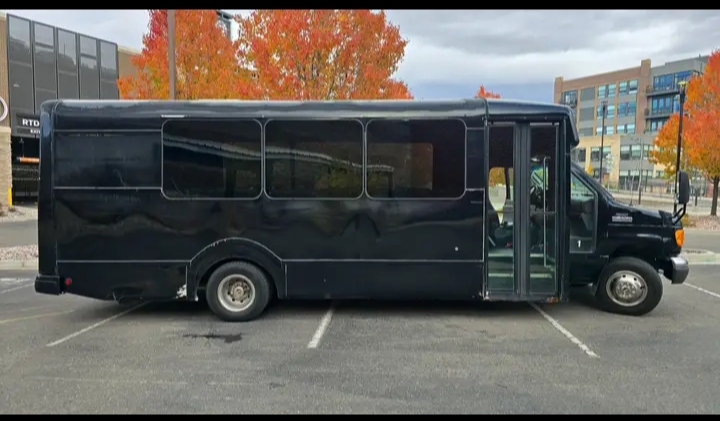 2007 Ford E-450 Party Bus