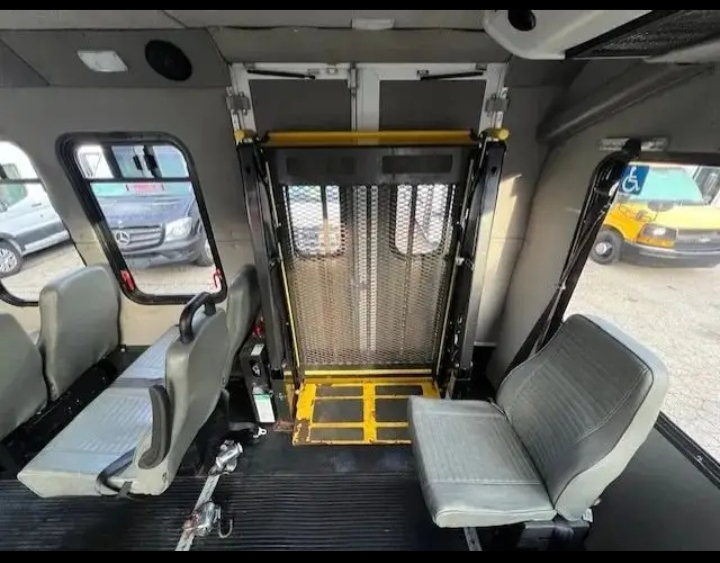 2016 Ford E-350 Shuttle Bus