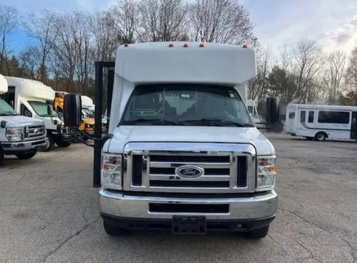 2016 Ford E-350 Shuttle Bus