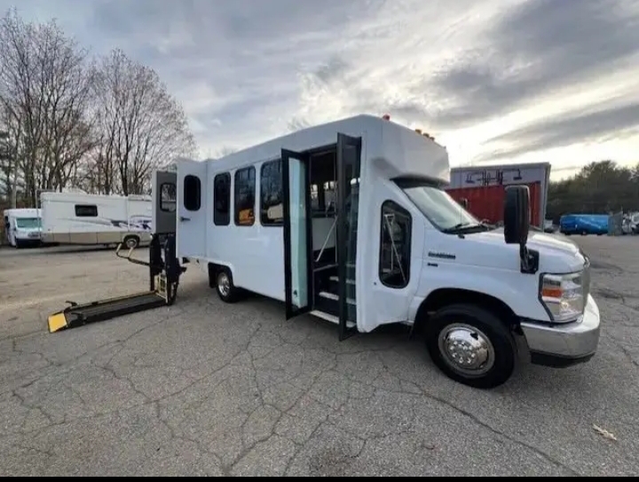 2016 Ford E-350 Shuttle Bus
