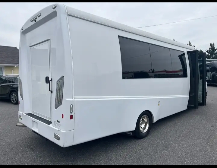 2019 Ford E-450 Shuttle Bus