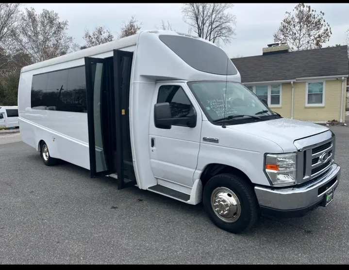 2019 Ford E-450 Shuttle Bus