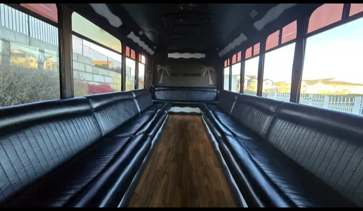 2005 Chevrolet C5500 Party Bus