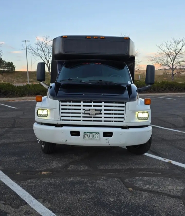 2005 Chevrolet C5500 Party Bus