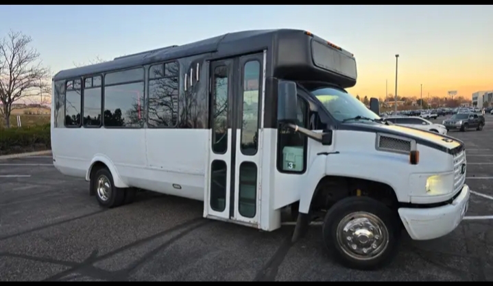 2005 Chevrolet C5500 Party Bus