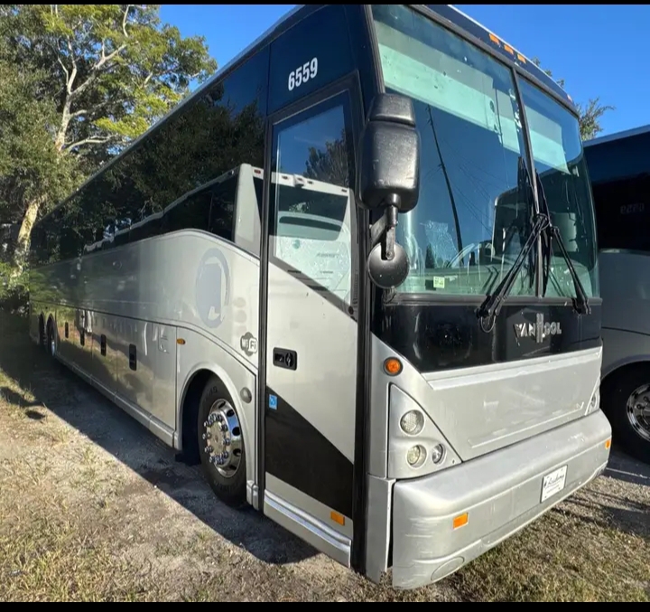 2009 VanHool C2045 Motorcoach
