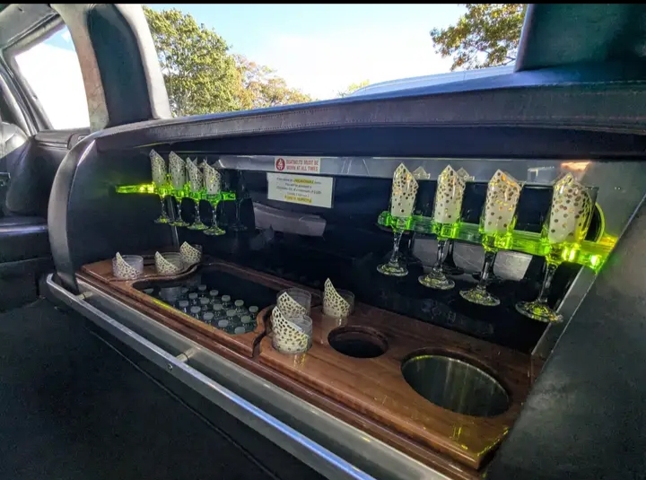 2013 Lincoln MKT Limousine