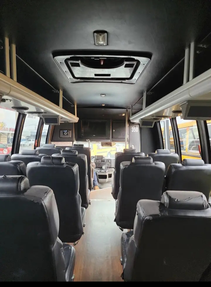 2013 Ford E-450 Shuttle Bus