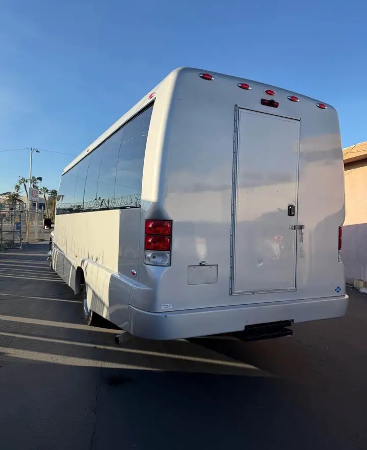 2015 Ford F-550 Shuttle Bus