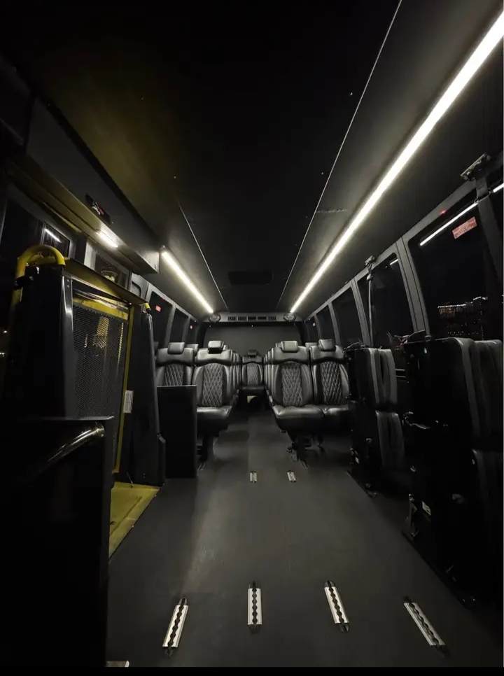 2015 Ford F-550 Shuttle Bus