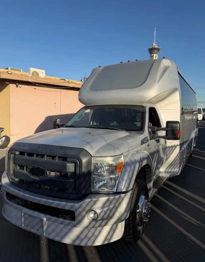 2015 Ford F-550 Shuttle Bus
