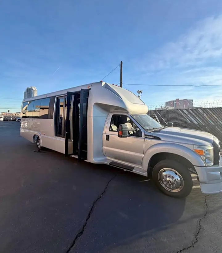 2015 Ford F-550 Shuttle Bus