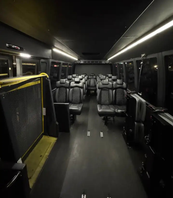 2015 Ford F-550 Shuttle Bus