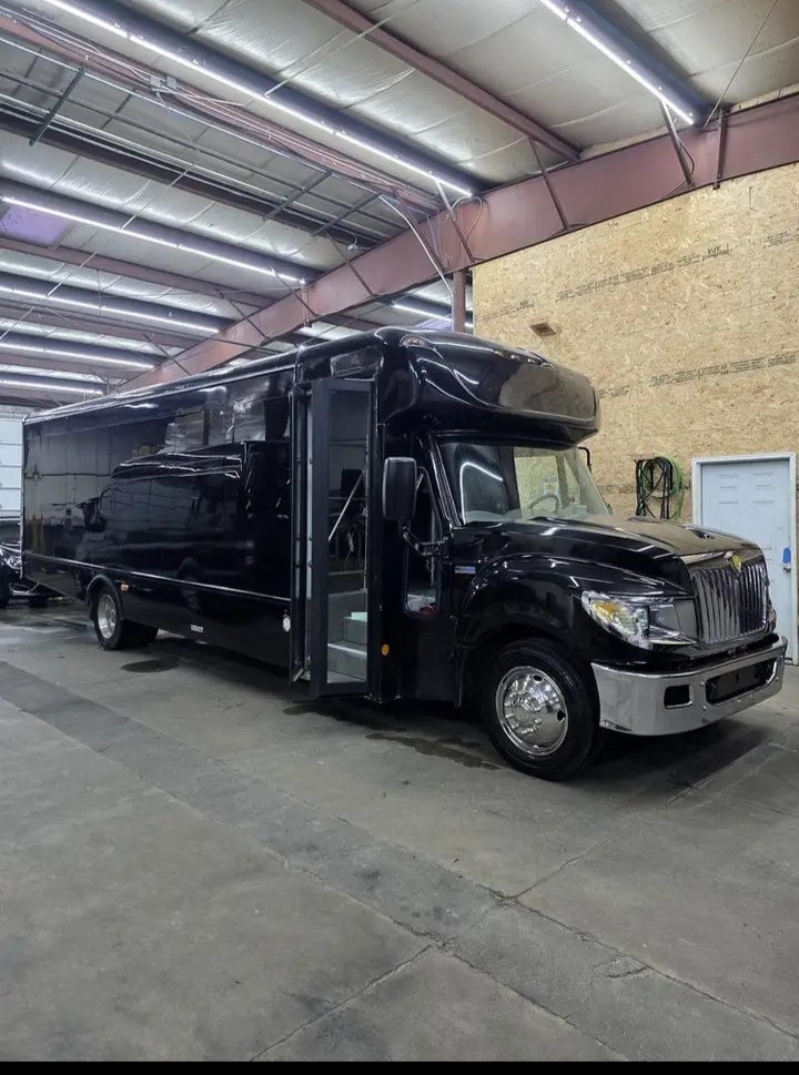 2013 International Limo Bus