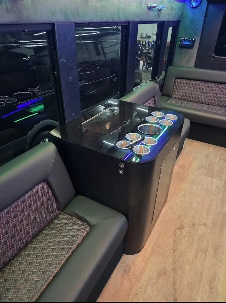 2013 International Limo Bus