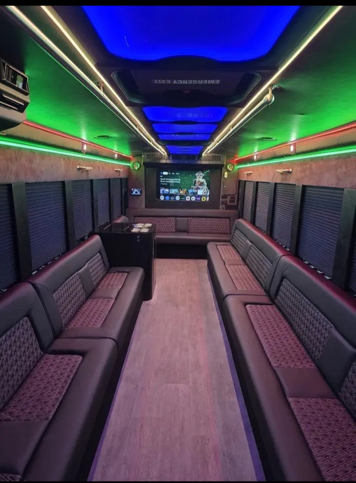 2013 International Limo Bus
