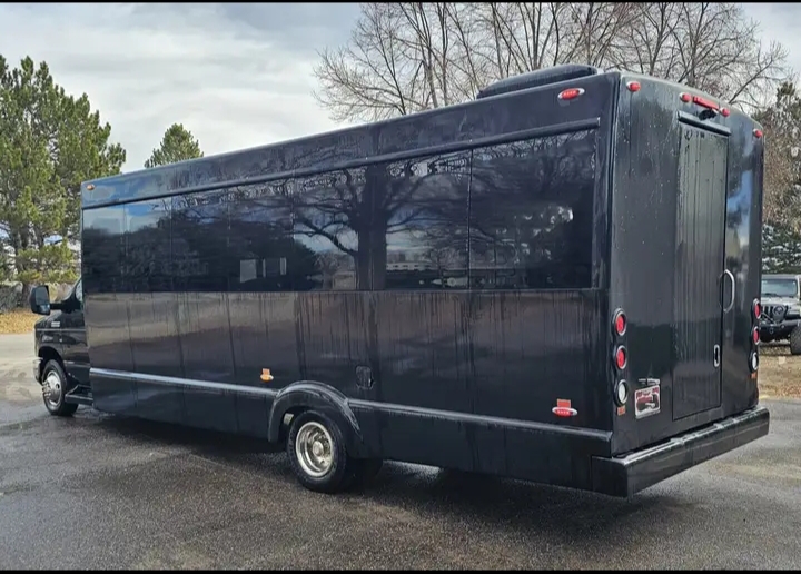 2016 Ford E-450 Limo Bus