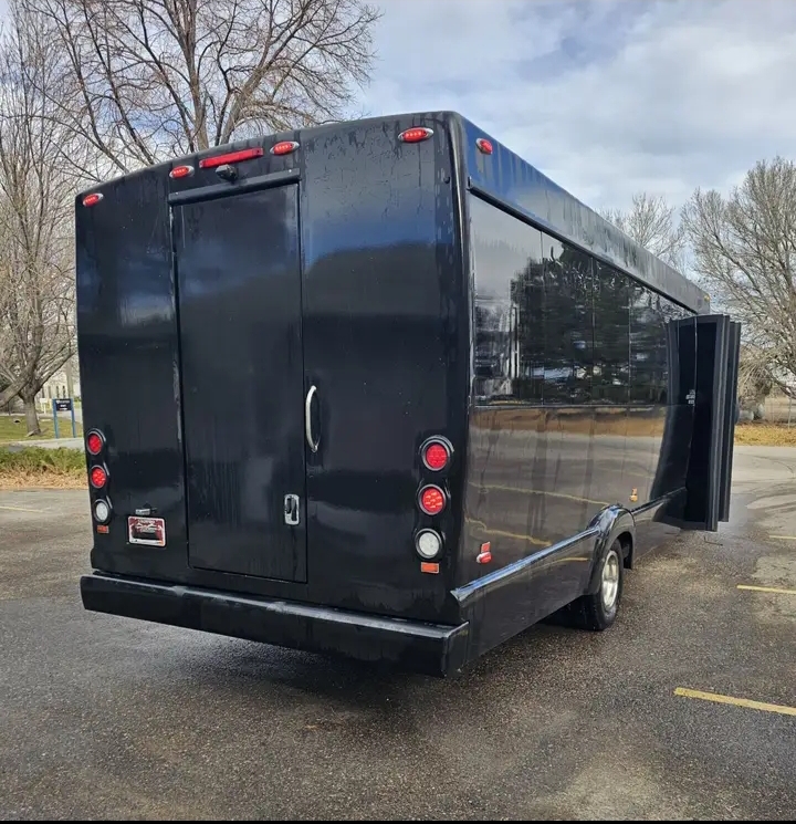 2016 Ford E-450 Limo Bus